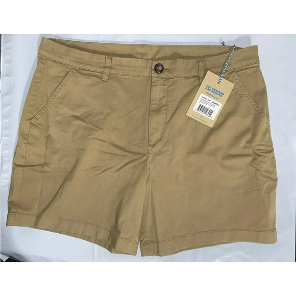 Chubbies flat front original khaki shorts. Inseam 5.5 - Picture 2 of 3